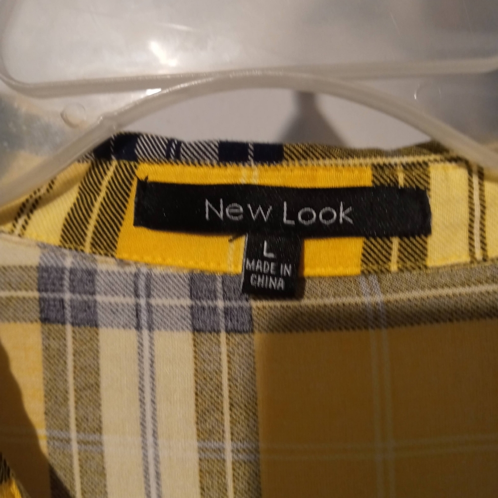 New Look Large Button-Up Blouse - Picture 3 of 6